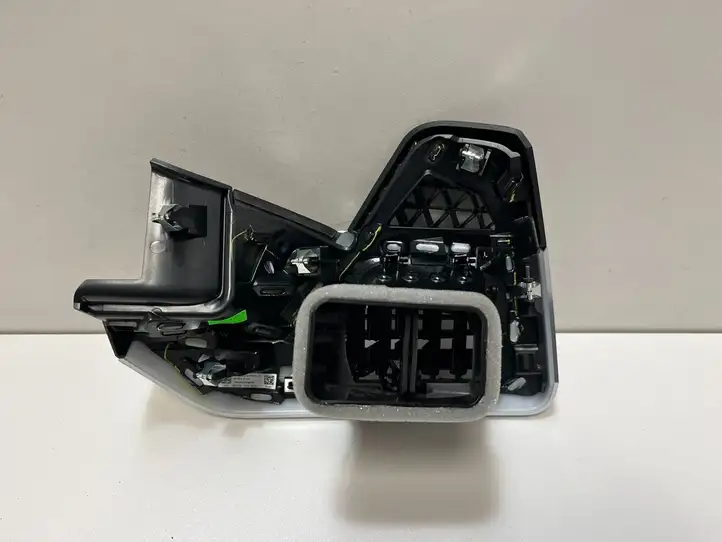 BMW X5 G05 (2018 - ) 5A4F830 Воздушная решетка панели — фото 11