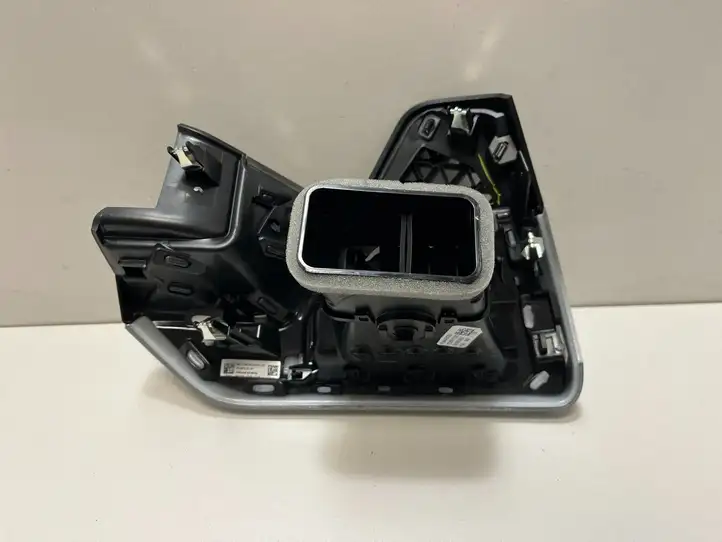 BMW X6 G06 (2019 - ) 5A4F827 Воздушная решетка панели — фото 2