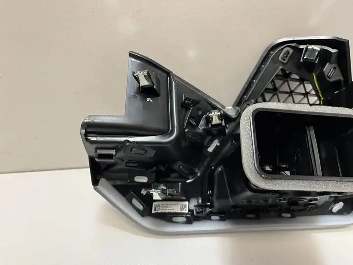 BMW X6 G06 (2019 - ) 5A4F827 Воздушная решетка панели — фото 3