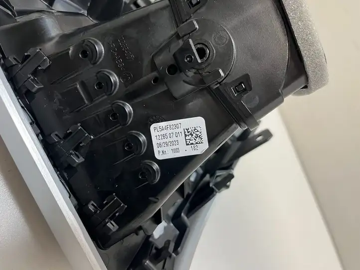 BMW X6 G06 (2019 - ) 5A4F827 Воздушная решетка панели — фото 4