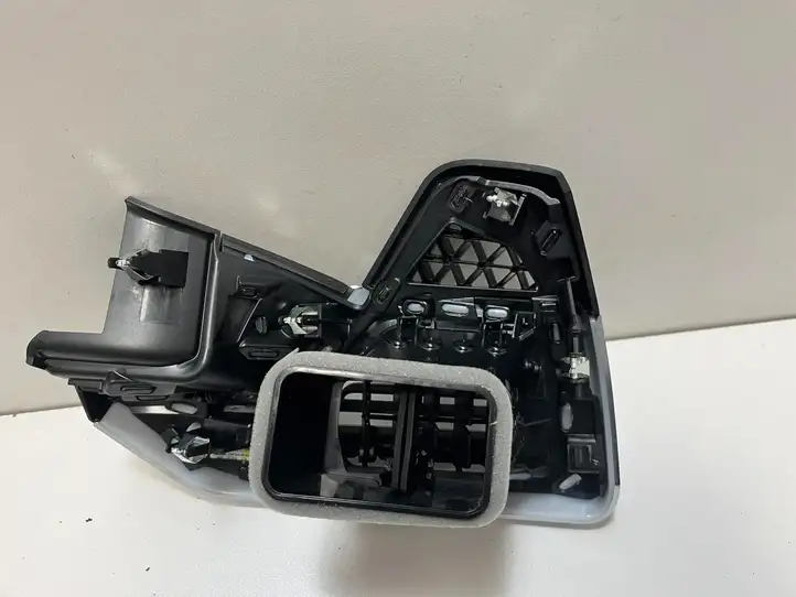 BMW X6 G06 (2019 - ) 5A4F823 Воздушная решетка панели — фото 2
