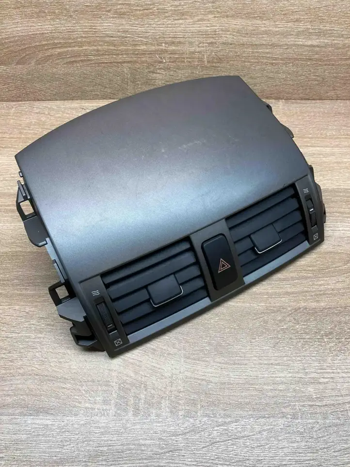Toyota Corolla E140 E150 (2007 - 2013) 5567012370 Центральный воздушный дефлектор — фото 1