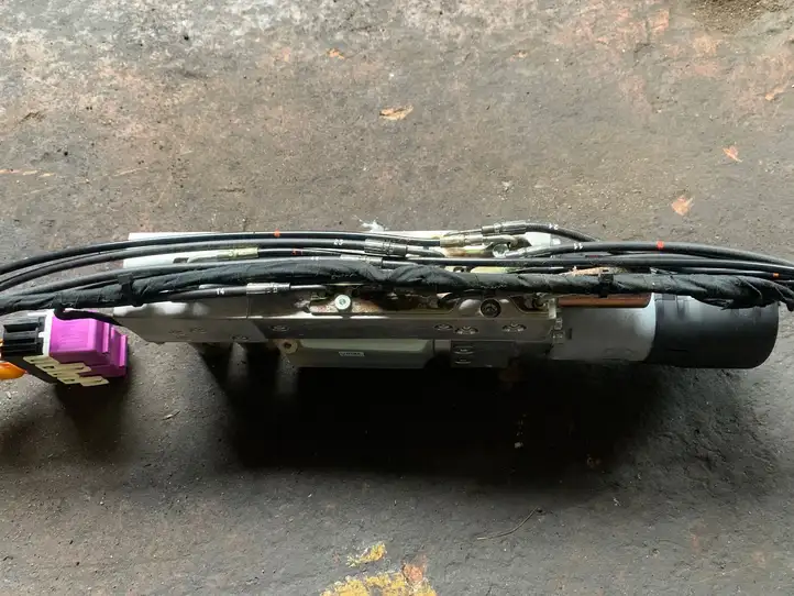 BMW 6 E63 E64 (2002 - 2010) 7154648 Гидроцилиндр крыши — фото 3