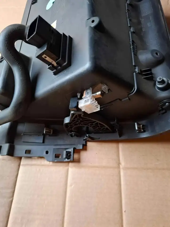 Volkswagen Touran I (2003 - 2010) 1T1857101A Вещевой ящик — фото 9