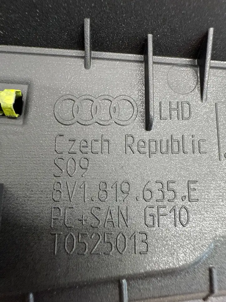 Audi A3/S3 8V (2016 - 2020) 8V1819635E Рамка центрального динамика — фото 4