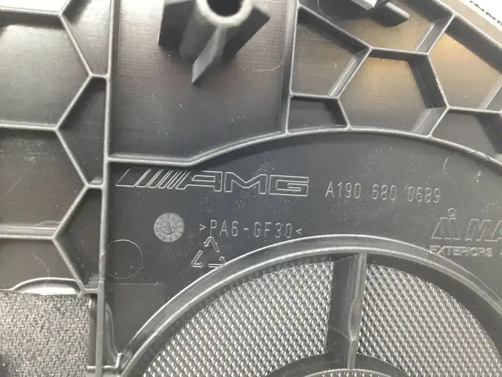 Mercedes-Benz AMG GT 4 x290 w290 (2018 - ) A1906800689 Накладка центрального динамика — фото 5