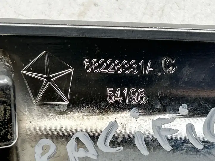 Chrysler Pacifica (2016 - ) 68228331A Крышка рейлинга — фото 3