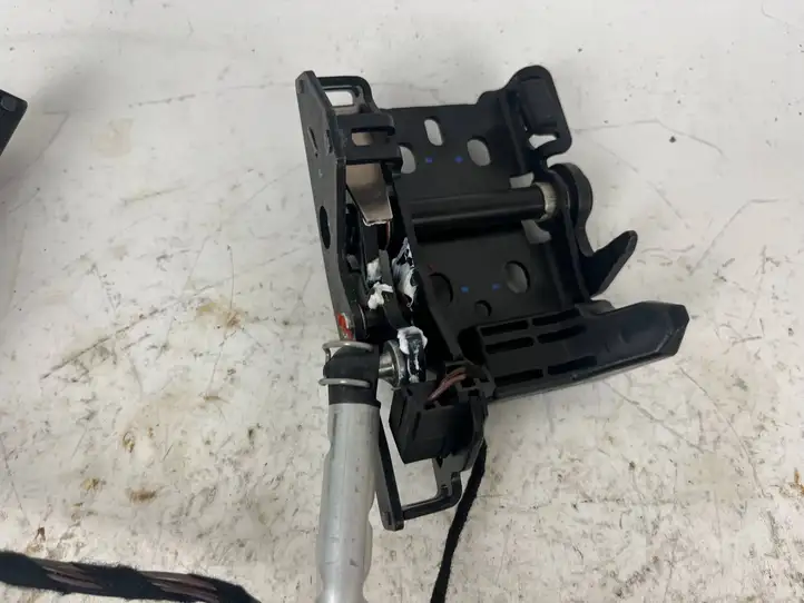 Audi S5 8T (2011 - 2016) 14850130100 Замок складной крыши — фото 9