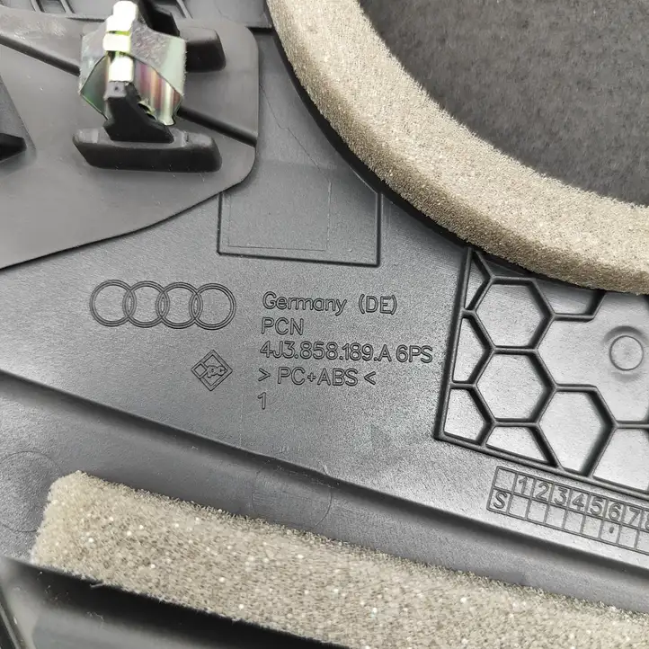 Audi E-tron GT (2020 - ) 4J3858189A Накладка центрального динамика — фото 7