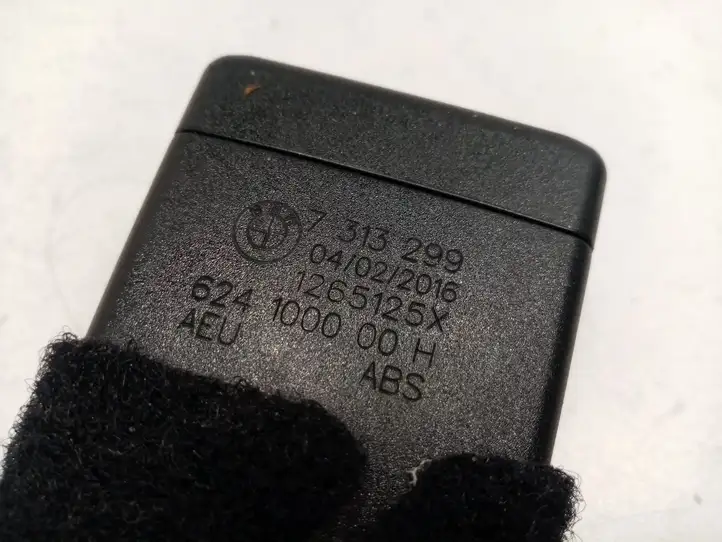 BMW X1 F48 F49 (2015 - 2022)  7313299 Замок переднего ремня