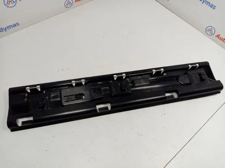 BMW X1 F48 F49 (2015 - 2022) 51777332329 Обшивка порога — фото 2