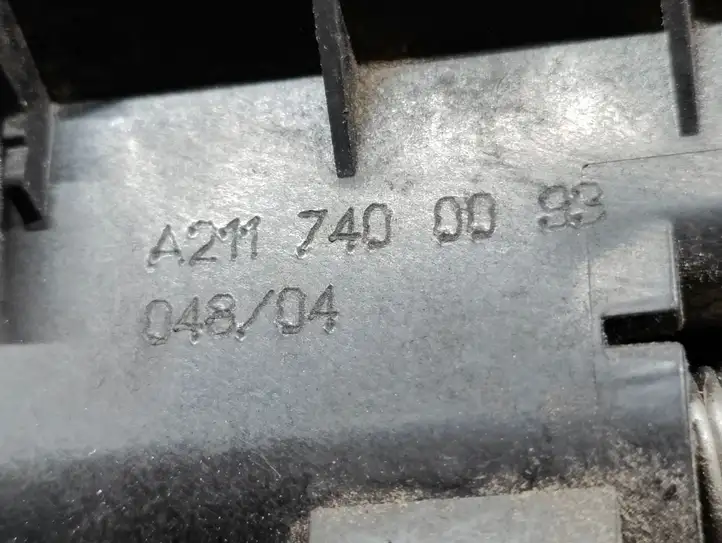 Mercedes-Benz E W211 (2002 - 2009) A2117400093 Ручка крышки багажника — фото 4
