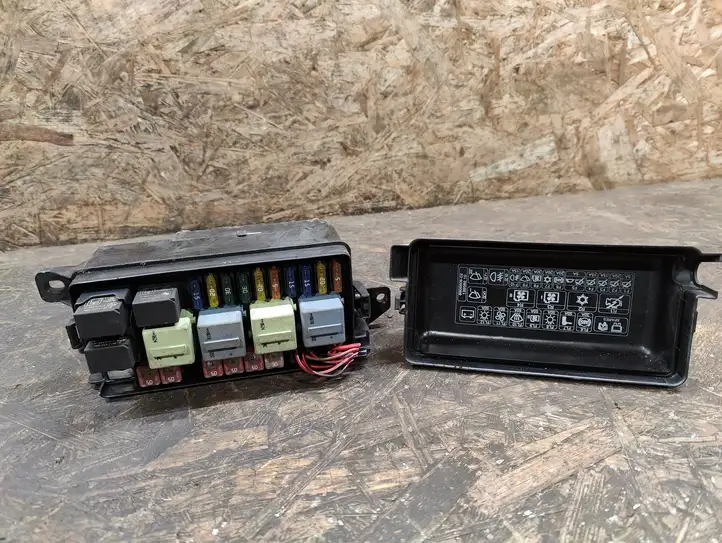 Mini One Cooper R50-53 (2000 - 2012) 6906614 Блок предохранителей — фото 1
