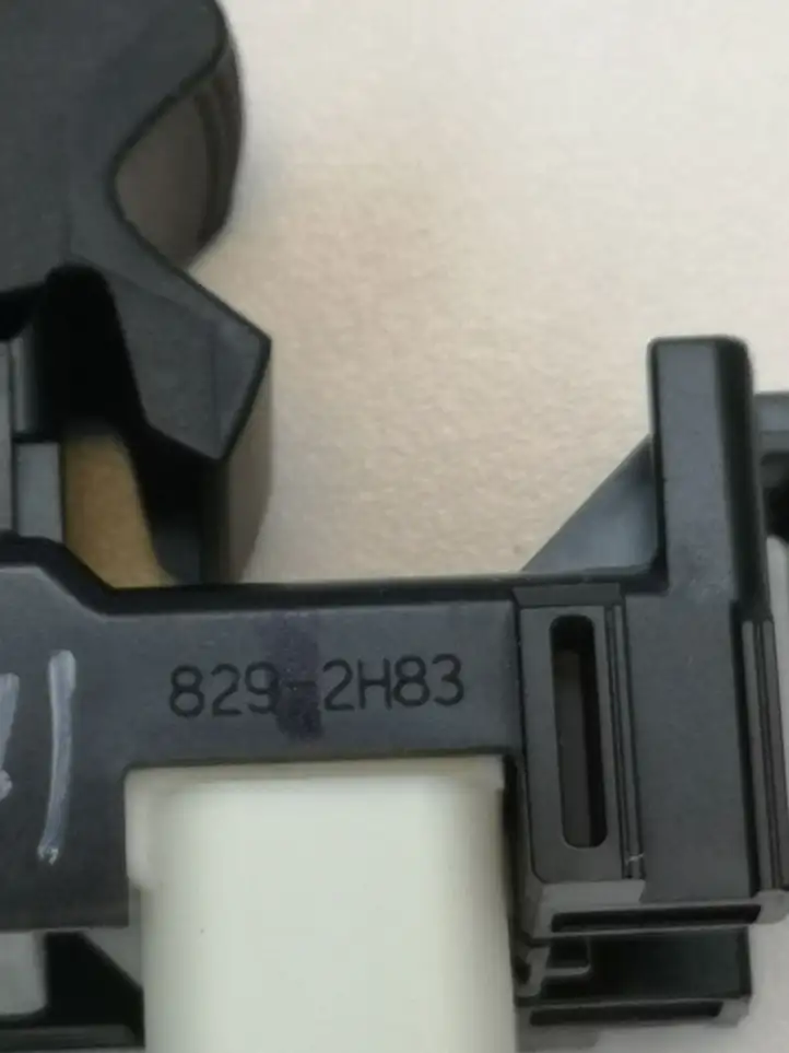 Toyota Yaris (2014 - 2019) 8292H83 Блок кнопок стеклоподъемников — фото 2