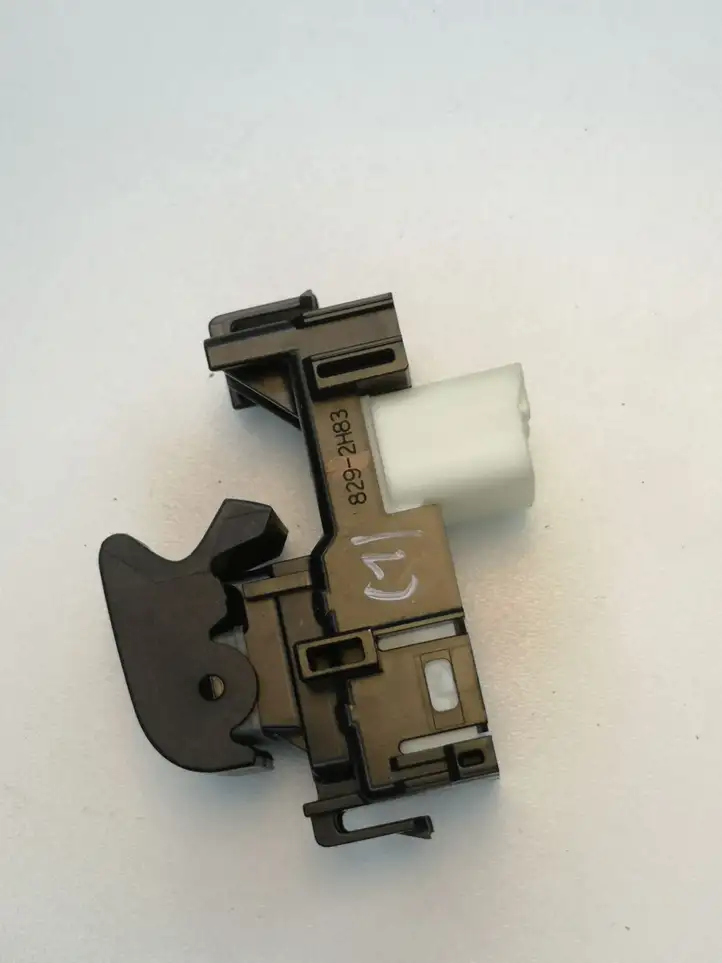 Toyota Yaris (2014 - 2019) 8292H83 Блок кнопок стеклоподъемников — фото 4