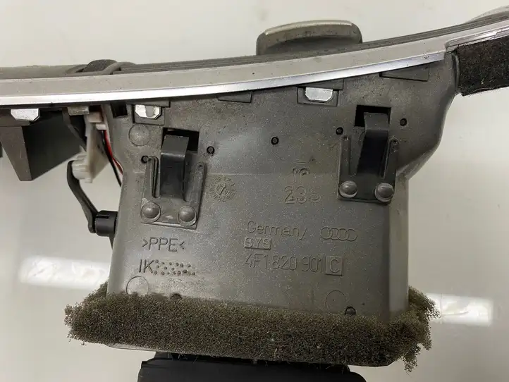 Audi A6 S6 C6 4F (2004 - 2008) 4F1820901C Боковой воздушный дефлектор — фото 5
