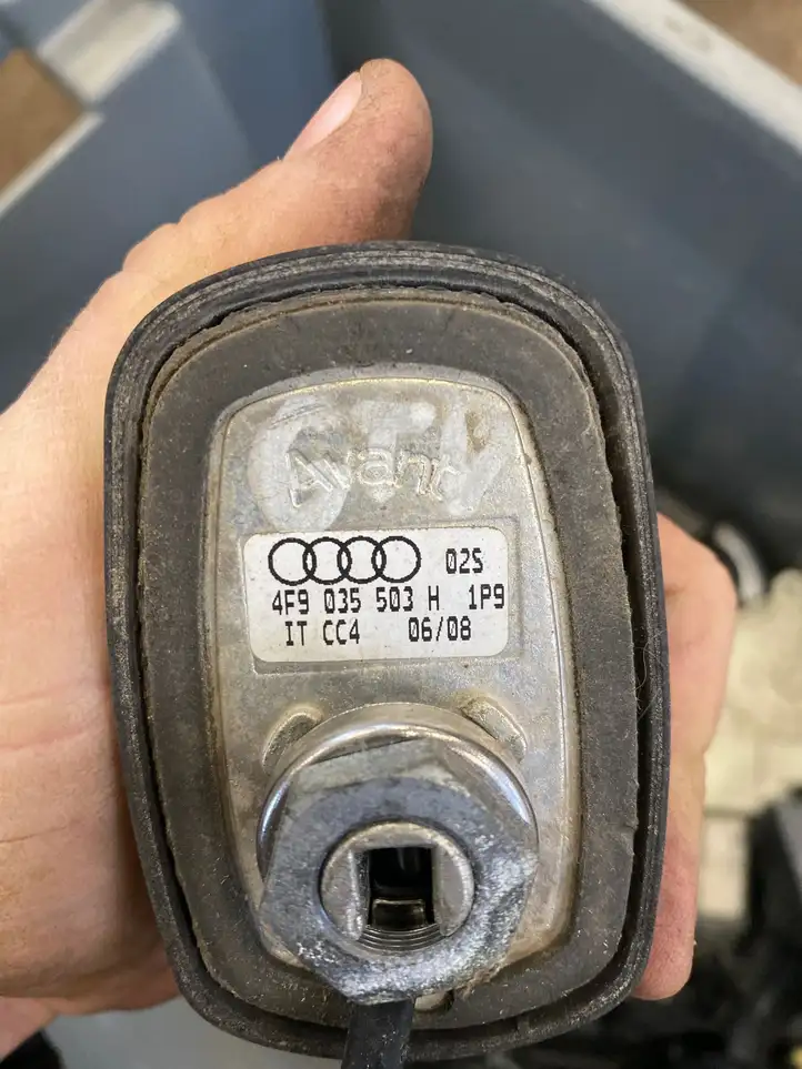 Audi A6 S6 C6 4F (2004 - 2008) 4F9035503H GPS антенна — фото 2