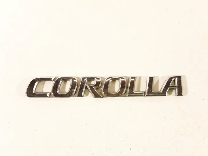 Toyota Corolla Verso AR10 (2004 - 2009) Эмблема производителя — фото 1