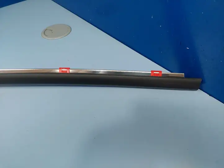 Toyota Prius (XW50) (2015 - ) 6821052230 Уплотнитель стекла передней двери — фото 7