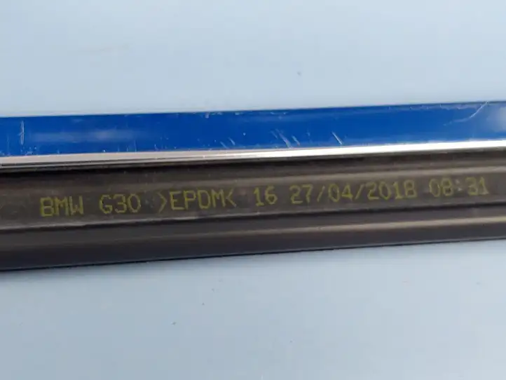 BMW 5 G30 G31 (2016 - ) 51357381847 Накладка стекла задней двери — фото 12