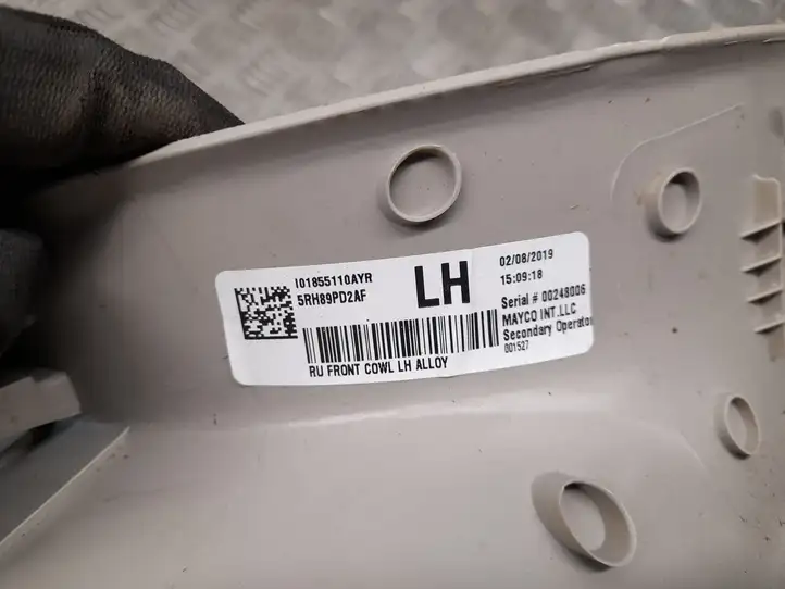 Chrysler Pacifica (2016 - ) 5RH89PD2AF Внутренняя отделка переднего порога — фото 2