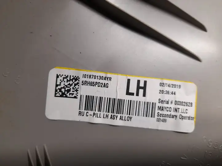 Chrysler Pacifica (2016 - ) 5RH65PD2AG Обшивка стойки C — фото 3