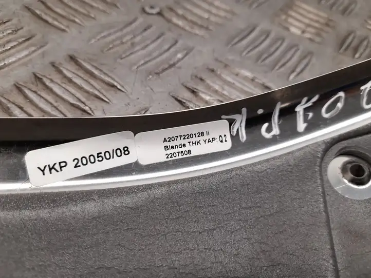 Mercedes-Benz E A207 (2010 - 2017) A2077220128 Прочая отделка передней двери — фото 2