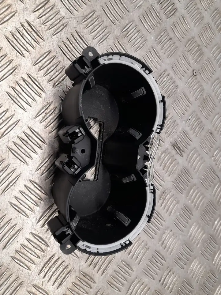 Audi A4 S4 B9 (2015 - 2019) 8W0862533A Передний подстаканник — фото 1