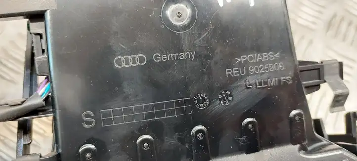 Audi A7 S7 4G (2010 - 2014) REU9025900 Центральный воздушный дефлектор — фото 2
