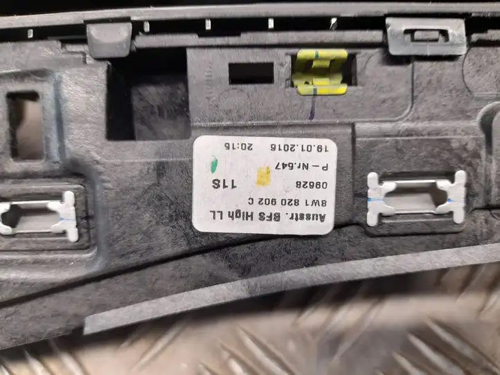 Audi A4 S4 B9 (2015 - 2019) 8W1820902C Центральный воздушный дефлектор — фото 2