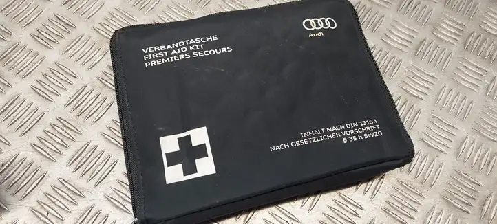 Audi A8 S8 D4 4H (2010 - 2014) 4H0860282B Автомобильная аптечка — фото 1