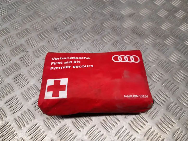 Audi A4 S4 B9 (2015 - 2019) Автомобильная аптечка — фото 2
