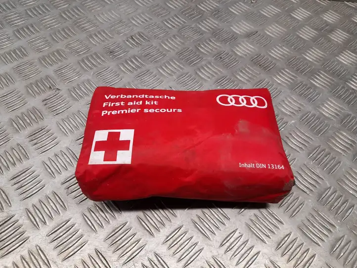 Audi A4 S4 B9 (2015 - 2019) Автомобильная аптечка — фото 4