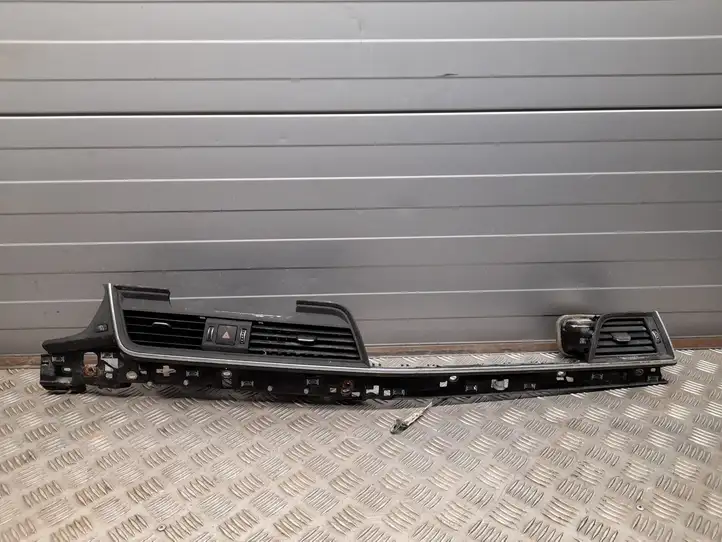 Audi Q5 (2017 - )  80B820902K Центральный дефлектор