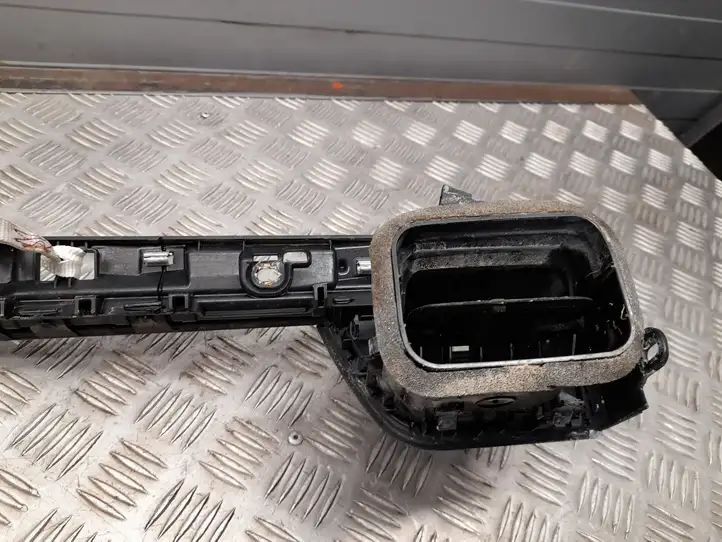 Audi Q5 (2017 - )  80B820902K Центральный дефлектор