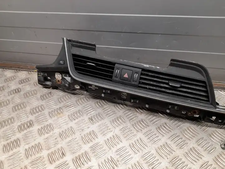 Audi Q5 (2017 - )  80B820902K Центральный дефлектор