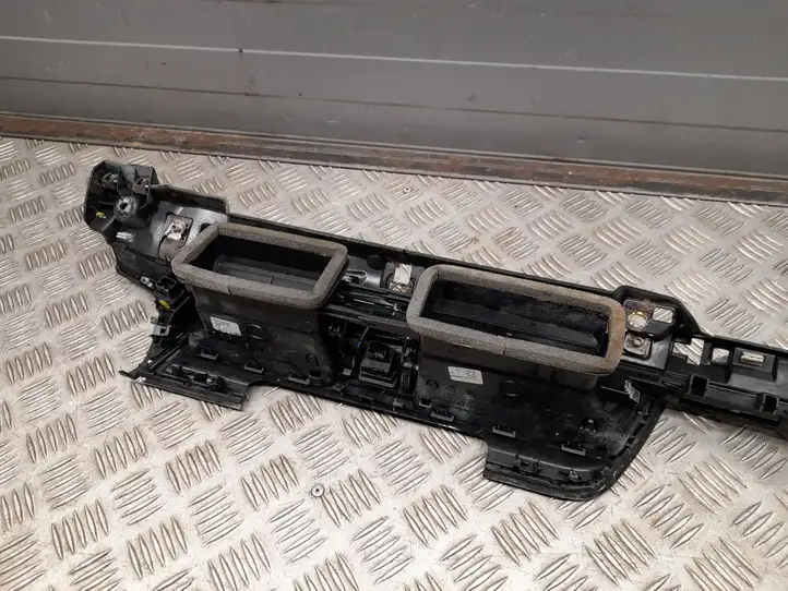 Audi Q5 (2017 - )  80B820902K Центральный дефлектор