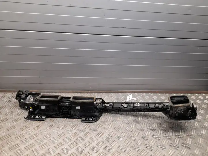 Audi Q5 (2017 - )  80B820902K Центральный дефлектор