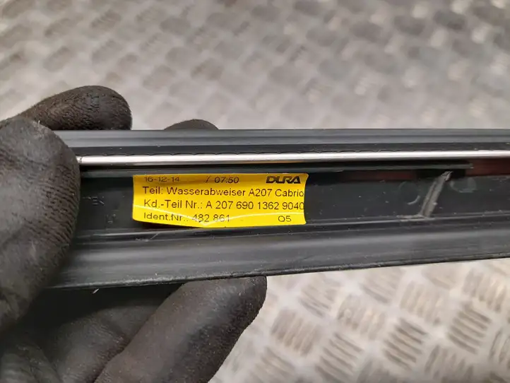 Mercedes-Benz E A207 (2010 - 2017) A2076901362 Накладка стоек лобового стекла — фото 3