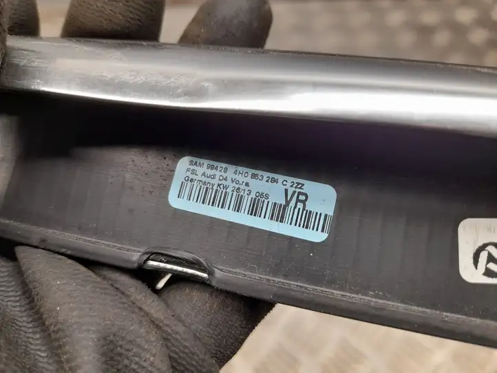 Audi A8 S8 D4 4H (2010 - 2014) 4H0863284C Накладка стекла передней двери — фото 4