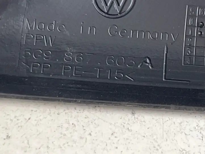 Volkswagen Golf VII (2013 - 2019) 5G9867605A Комплект обшивки крышки багажника — фото 2