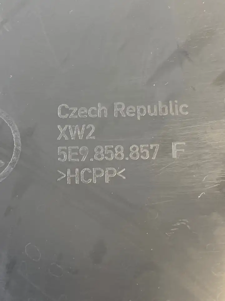 Skoda Octavia Mk3 (5E) (2013 - 2019) 5E9858857F Прочая отделка багажника — фото 2