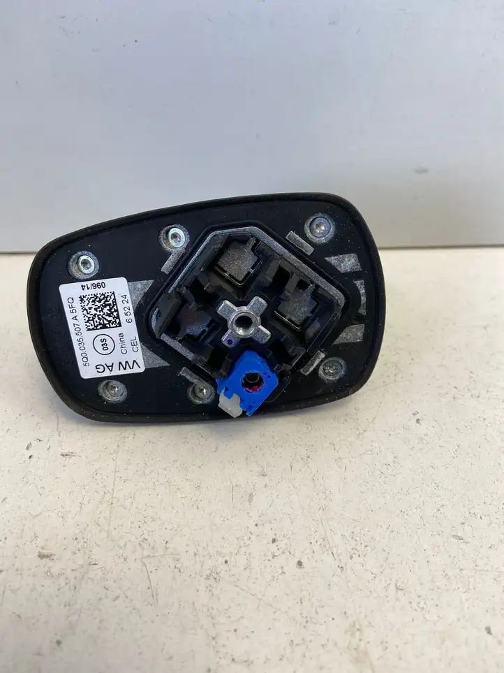 Skoda Octavia Mk3 (5E) (2013 - 2019) 5Q0035607A GPS антенна — фото 4