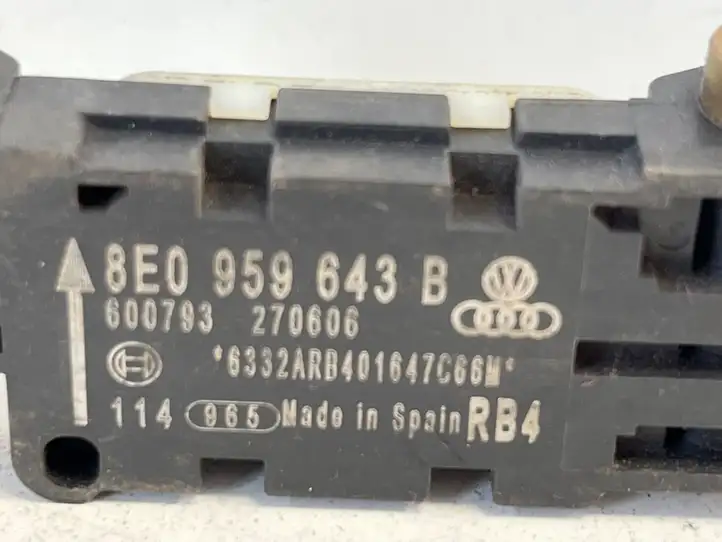 Audi A4 S4 B7 8E 8H (2004 - 2009) 8E0959643B Датчик удара SRS — фото 2