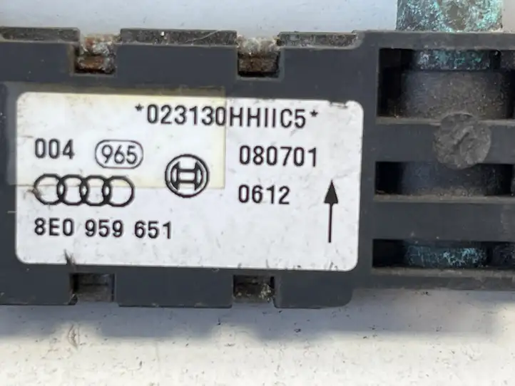 Audi A4 S4 B7 8E 8H (2004 - 2009) 8E0959651 Датчик удара SRS — фото 2