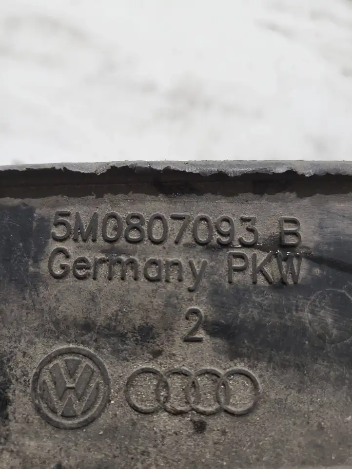 Volkswagen Golf Plus (2004 - 2008) 5M0807093K Нижняя панель радиатора — фото 3