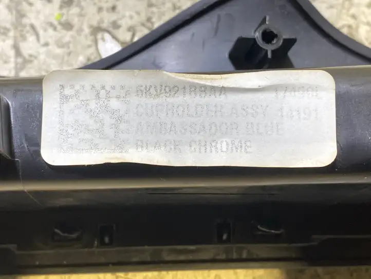 Chrysler 200 (2015 - )  T20307 Боковая отделка (передняя)