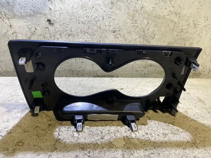 Chrysler 200 (2015 - )  T20307 Боковая отделка (передняя)