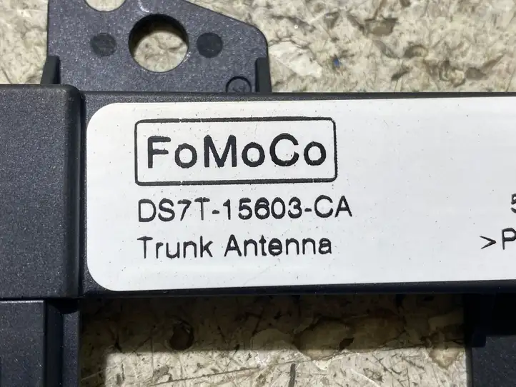 Ford Edge II (2015 - ) DS7T15403CA GPS антенна — фото 2