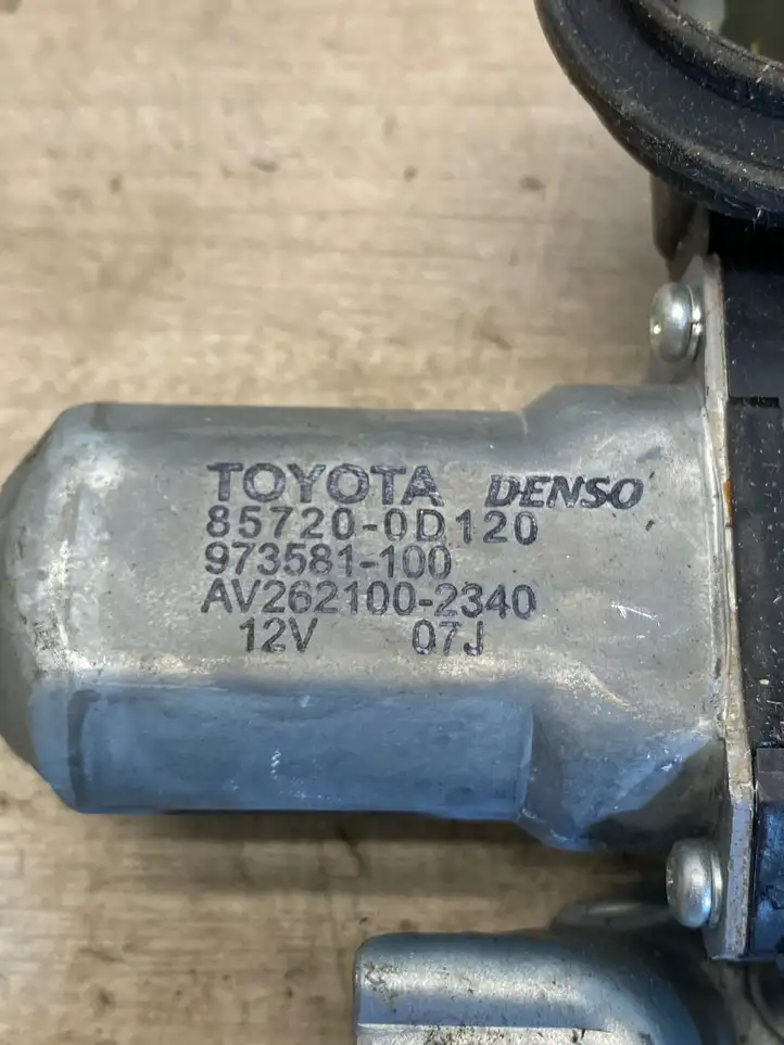 Toyota Auris E180 (2012 - 2018) 857200D120 Стеклоподъемник задней двери — фото 2